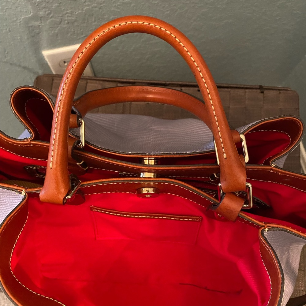 Dooney & Bourke City Large Barlow bag beautiful lilac color croc leather. - Picture 4 of 6